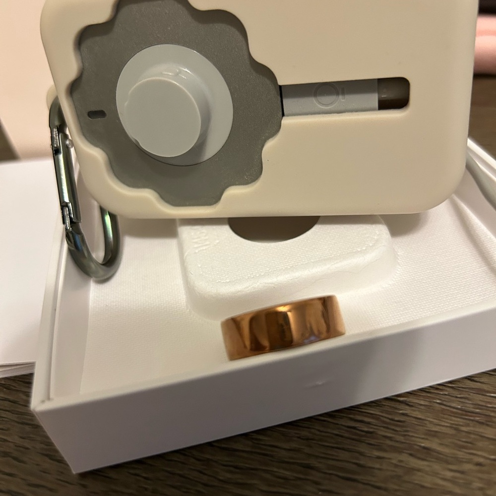 Oura Women's Ring in rose gold size 8 - Picture 3 of 7